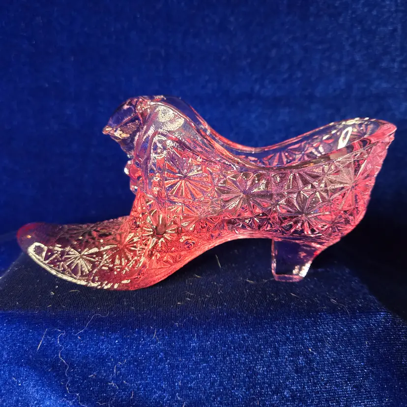 237  Fenton Cat Head Slipper in Dusty Rose Daisy & Button Marked VTG