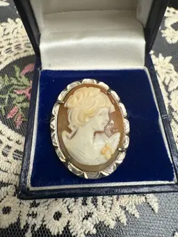 Vintage 925 sterling silver and Shell cameo brooch, or pendant