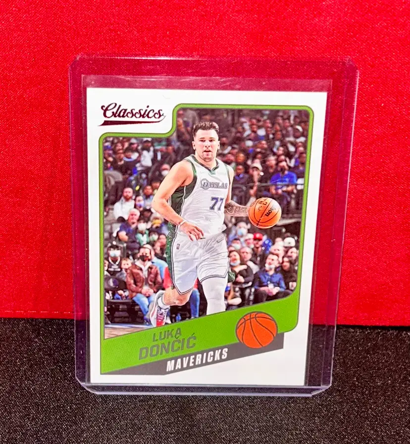 Luka Dončić Red Parallel Classics w/Free Base Card Dallas Mavericks