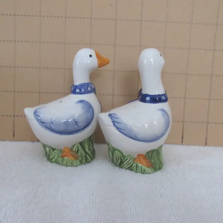 Geese with Scarves Salt & Pepper Shaker Set