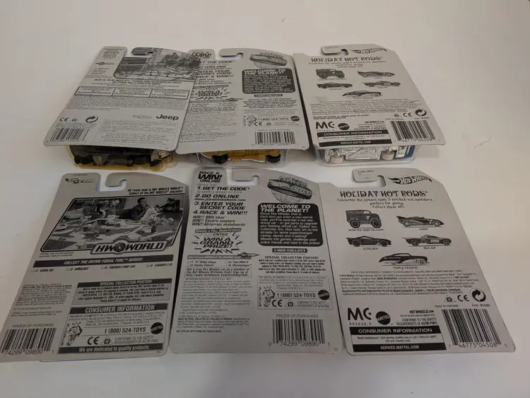 6 Hotwheels Lot - 091, 092 x2, 043, 2 Santa Hotwheels 2/6 & 5/6