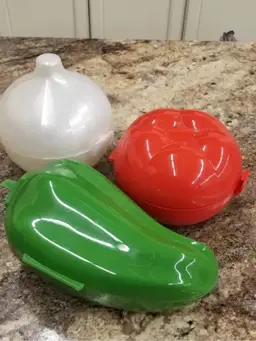 Tupperware Veggie Fruit Keeper Set 3 - Onion Bell Pepper and Tomato Keepers NWOT