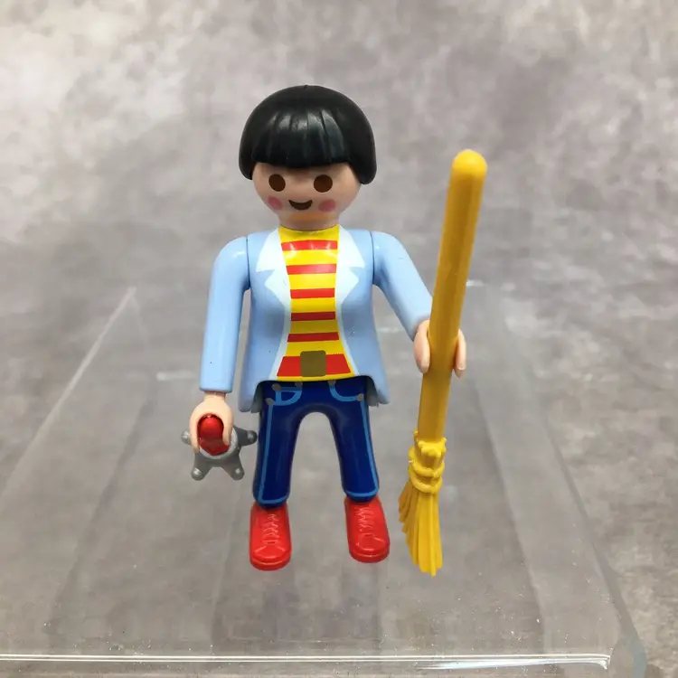Playmobil Female Cleaning -Broom & Duster