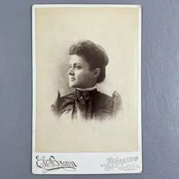 Antique Photo Portrait Cabinet Card Woman Brooch Sterling Ill. EC Brown Studio c.1890s Victorian