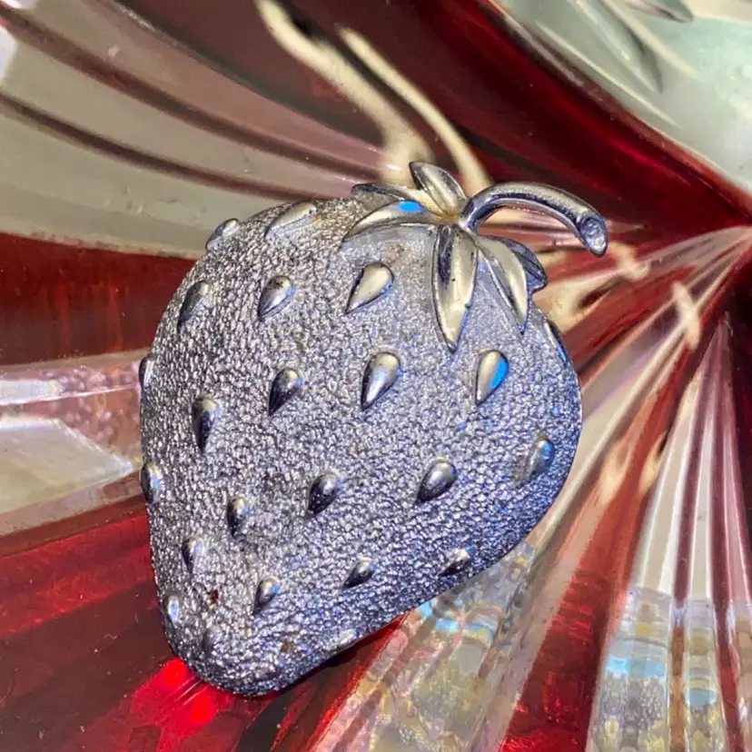 Vintage SIGNED Silver Sarah Conventry White Albino Strawberry Brooch Pin Jewelry