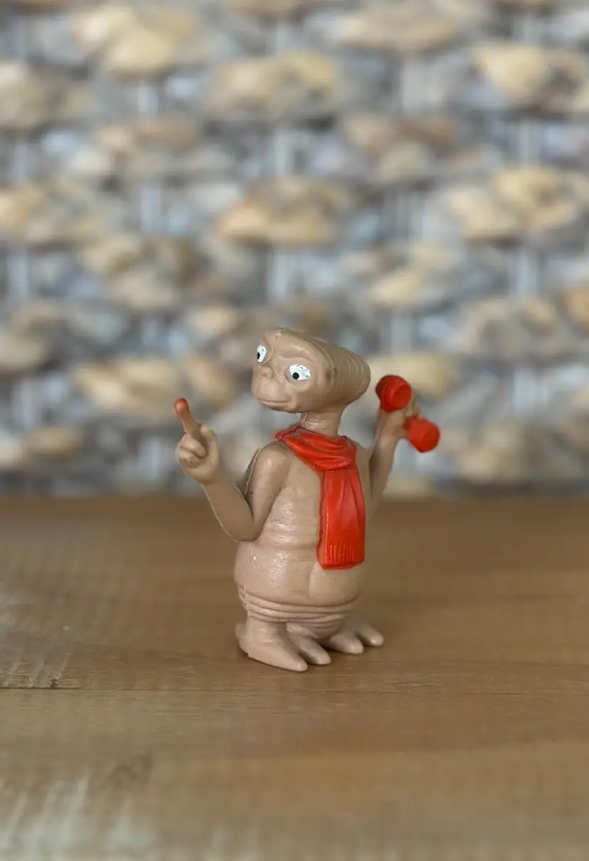 E.T. Extra Terrestrial Original Collectibles 1982 Figure ET Phone Home Alien
