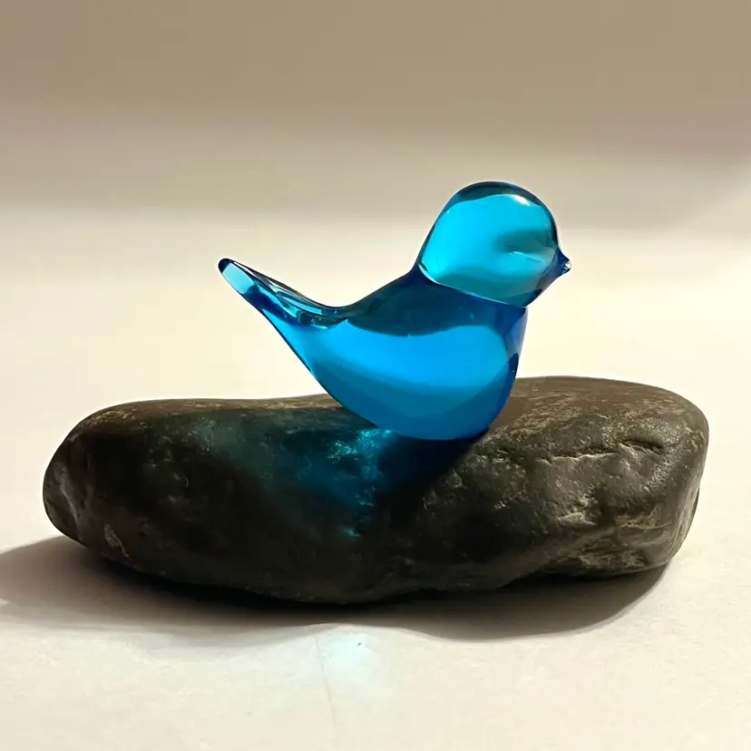 Leo Ward Signed 1999 Mini Blue Bird of Happiness Art Glass Figurine 1 ¾" Vintage
