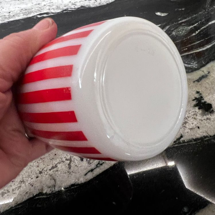 019 Vintage Milk Glass Rare Coffee Mug Christmas Striped