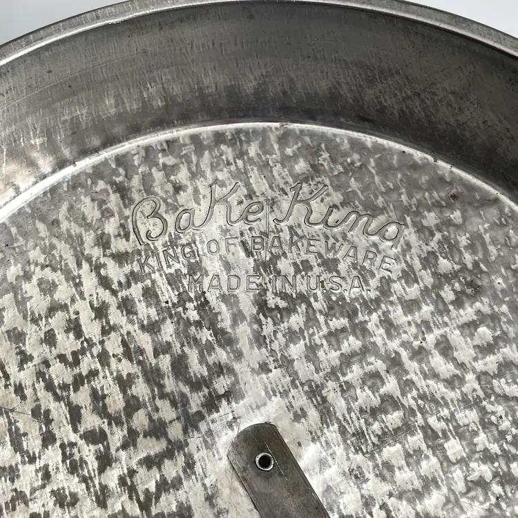 Bake King of Bakeware 8" Round Cake Pan w Easy Release Slider Textured Vintage