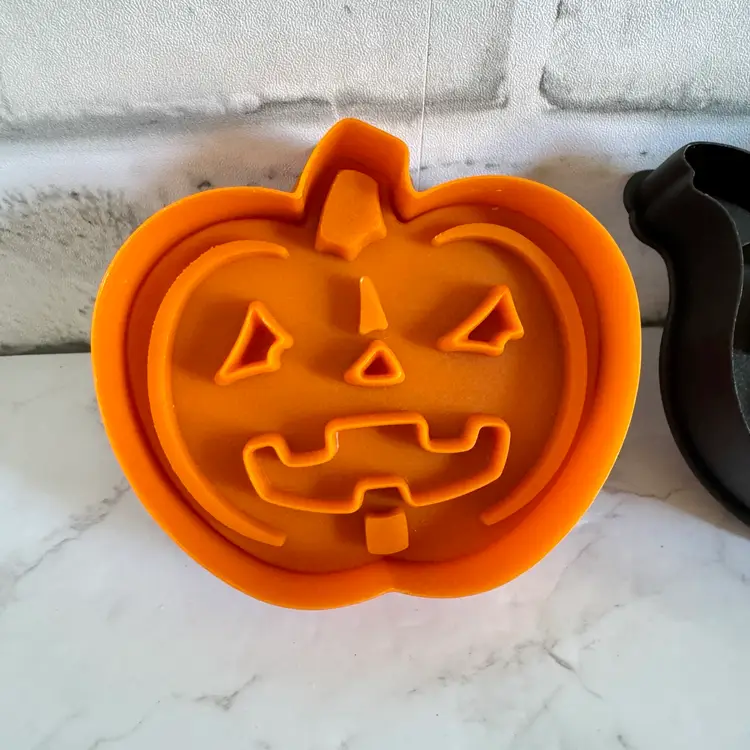 Set of 4 Halloween Shape Cookie Press Cookie Cutters Jack-O-Lantern Black Cat Witch Skeleton