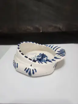 Delft Holland blue/white trinket dish shaped like a hat signed