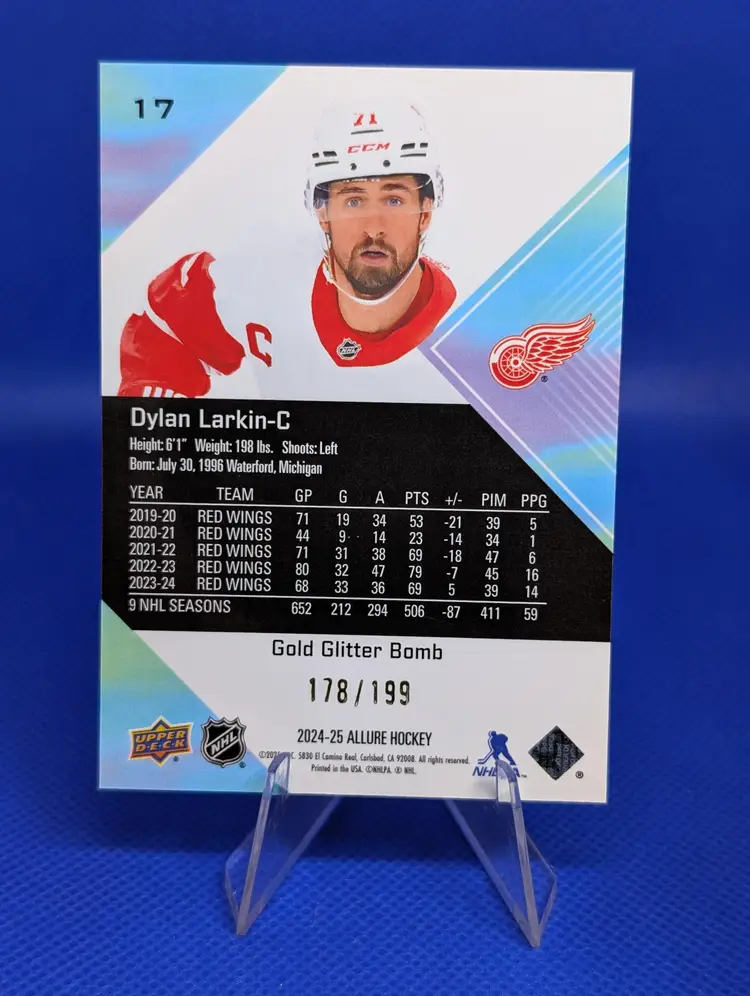 2024-25 Allure Gold Glitter Bomb /199 Dylan Larkin - Detroit Red Wings