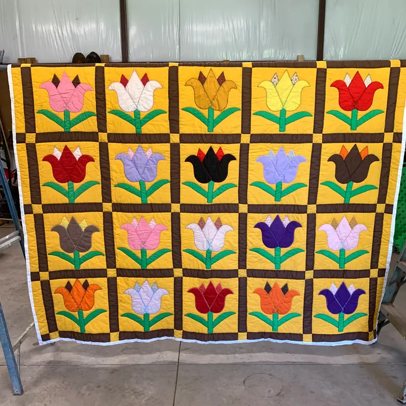 Tulip Applique Quilt for Crafting