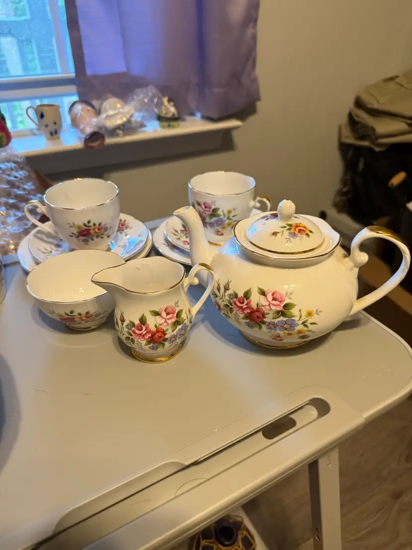 Vintage Royal Grafton W2022 Tea Set