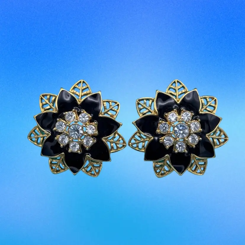 Vintage-Style Black Enamel & Rhinestone Flower Earrings – Gold-Tone Statement Jewelry