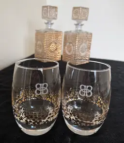 #05 ~ 4.5” Bailey’s Irish Cream High Quality “Rocks” Glasses
Like New! Not Even Paint Loss To The Gold! Circa 1980’s