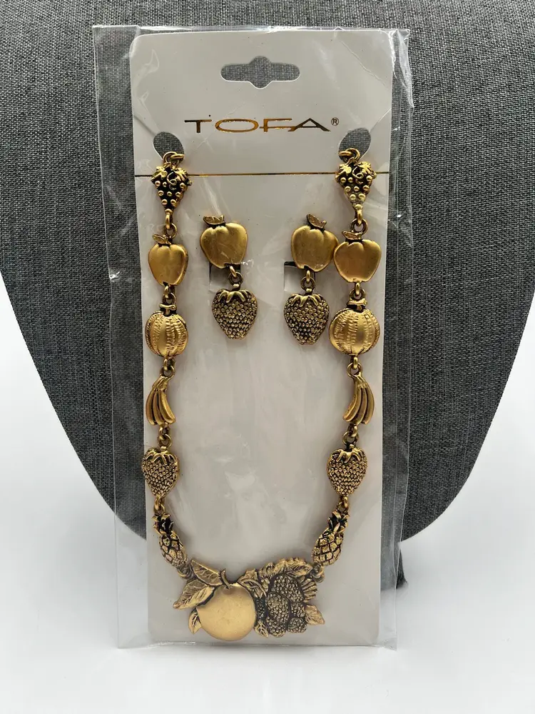 Vintage 16” NOS Gold Color Fruit Necklace Pineapple Banana Apple Strawberry Kitsch