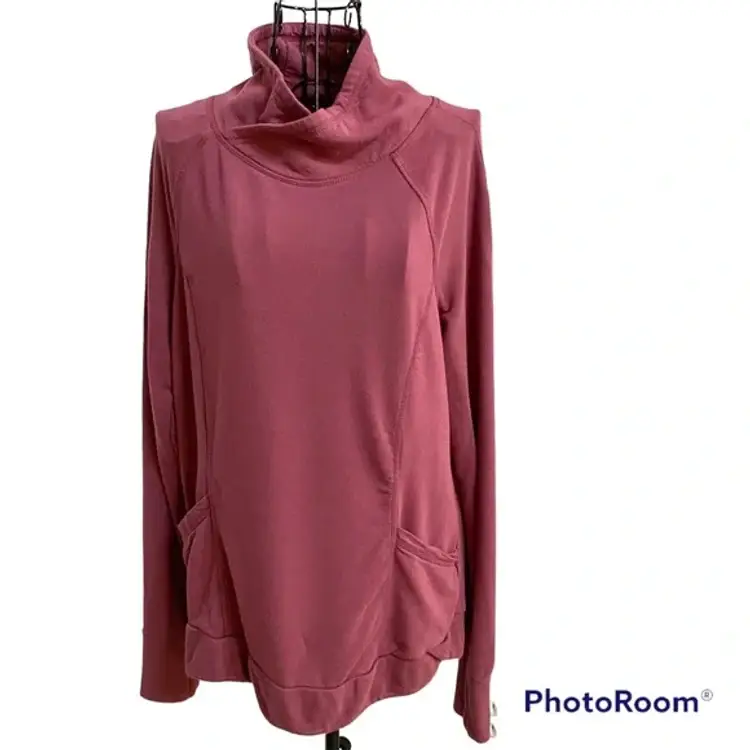 Yogalicious Long Sleeve Pull Over Top with Pockets and Thumb Holes Size M