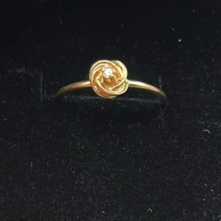 10K Gold Diamond Accent Love Knot Ring Size 6