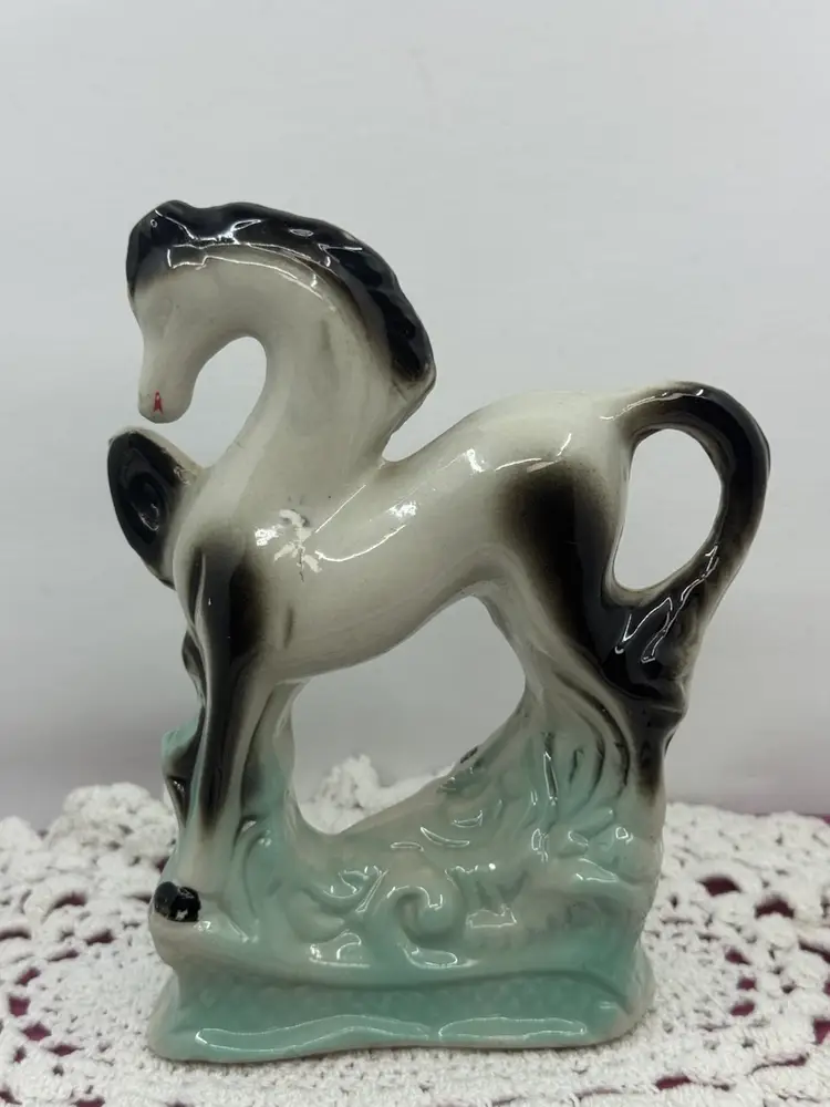 Handcrafted Collectibles MCS Brazil ceramic horse figurine, 5”x6.5”