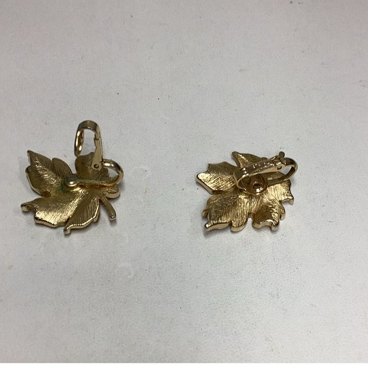 Trifari Goldtone Leaf Earrings 1”