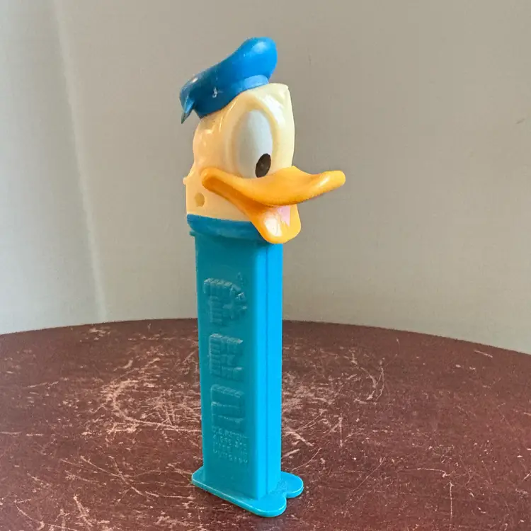 Donald Duck PEZ Dispenser With Feet