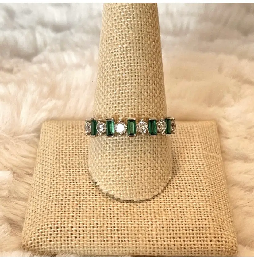 925 Sterling silver baguette and round band ring green and white