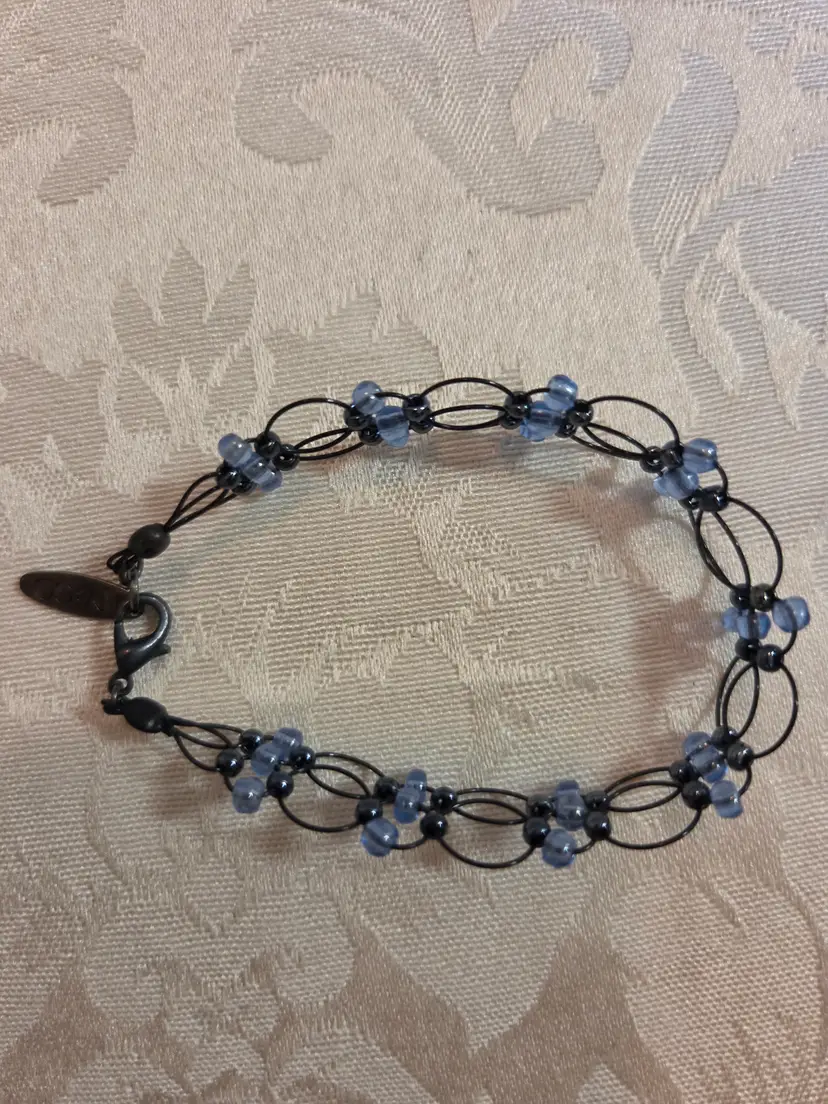 Vintage NY&CO Black Wire and Gun Metal Tone and Blue Plastic Beaded Bracelet 6 1/2"