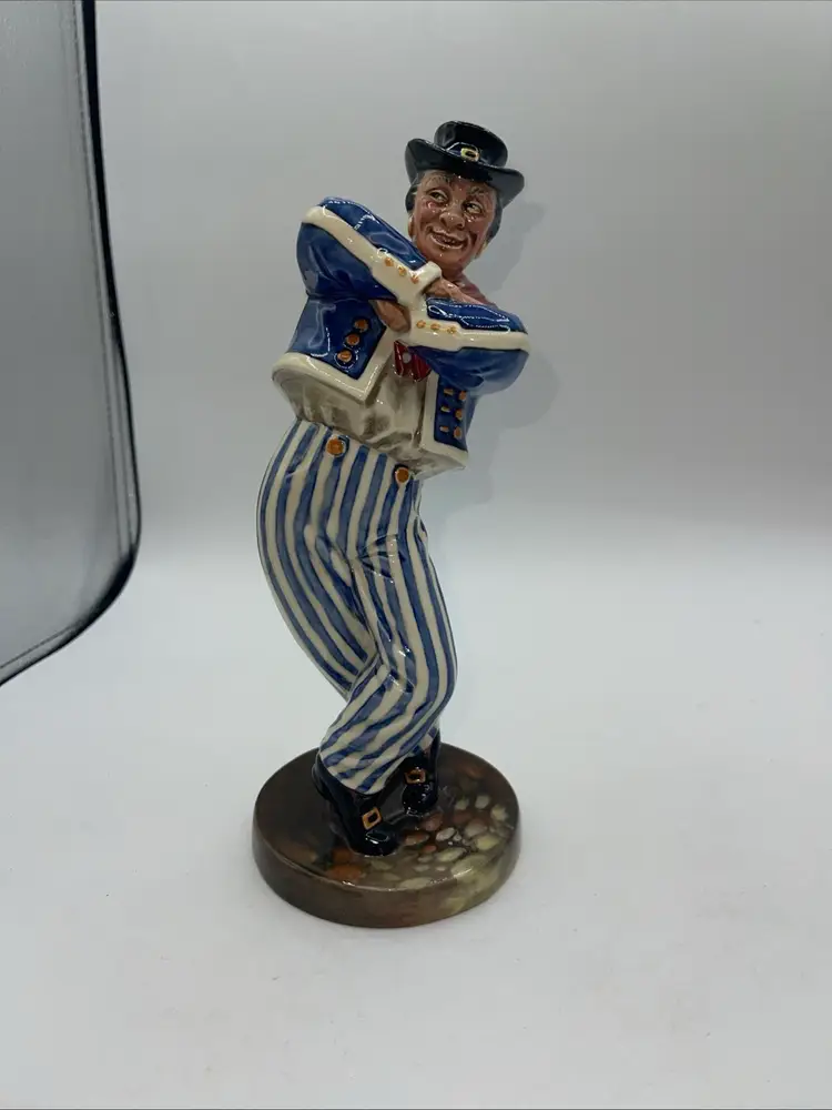 Vintage ROYAL DOULTON HN2161 The Hornpipe Figurine - England 9.5”