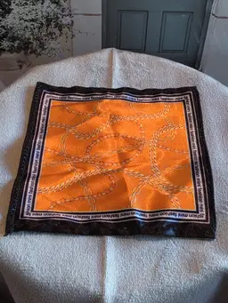 Minibrand scarf