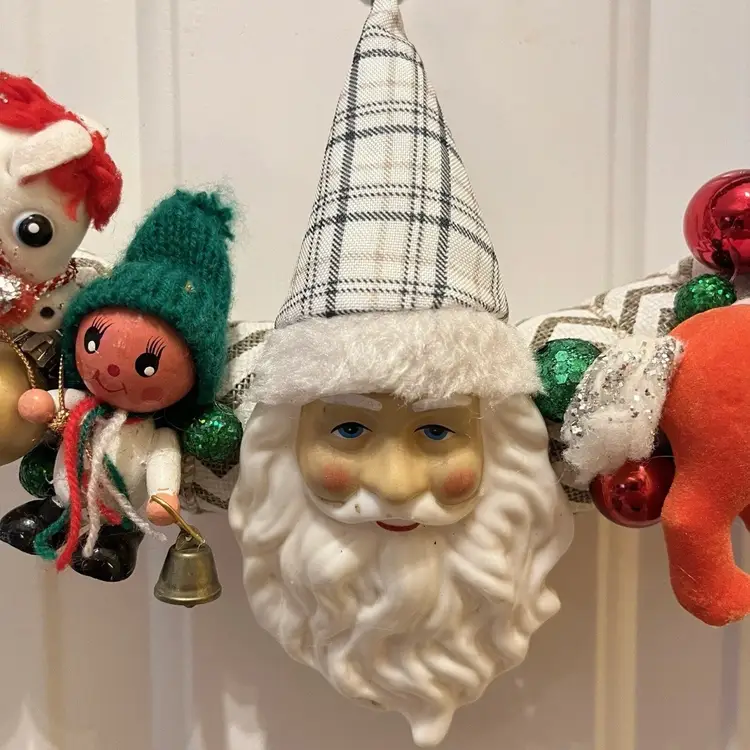 Vtg Ornament Christmas Wreath Horses Wood Plastic One of a Kind Kitsch Retro 16”