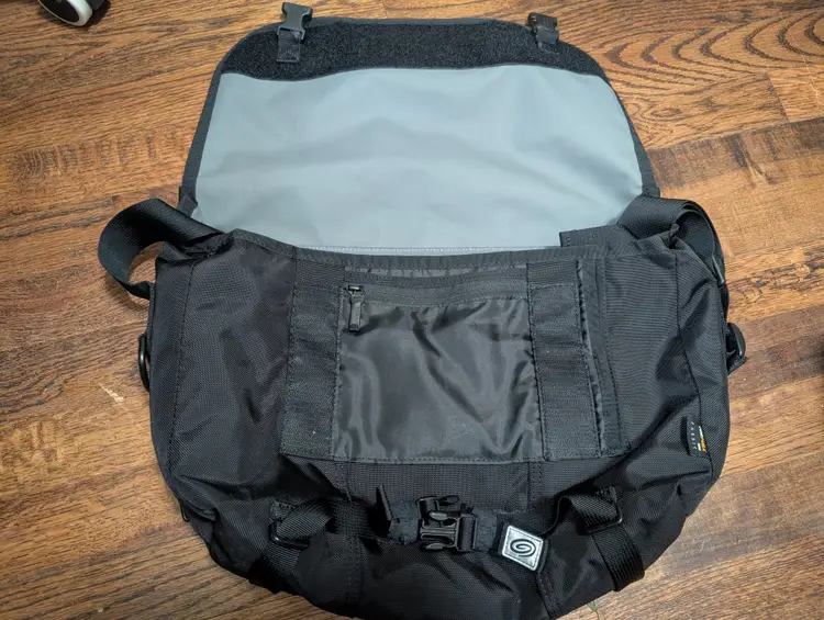 Timbuk2 Classic Messenger - Black - Small
