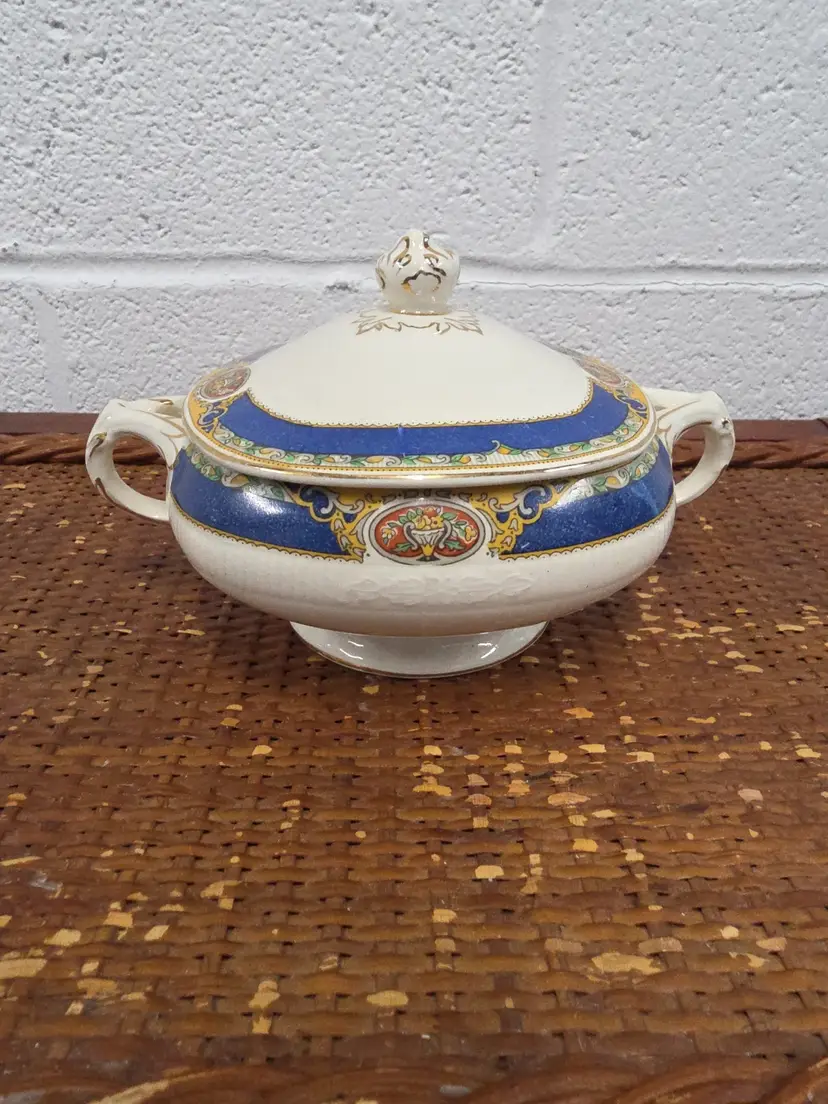 Antique W.H. Grindley Georgian Ivorie Covered Serving Bowl England c.1920s (QU)