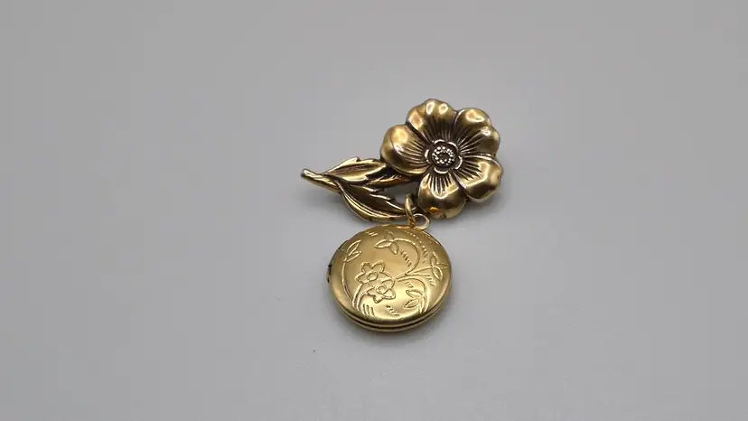 Vintage MCM Mini Flower Locket Dangle Brooch Pin Gold Tone Sweetheart Keepsake 30mm x 22mm