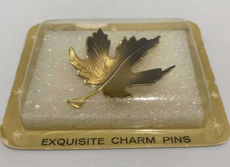 Vintage NOS Cherie Fashion Jewelry Charm Pin Gold Tone Leaf