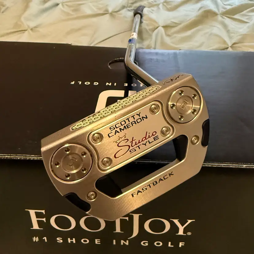 Scotty Cameron 2025 Studio Style Fastback 35” Right-Handed Putter - MINT