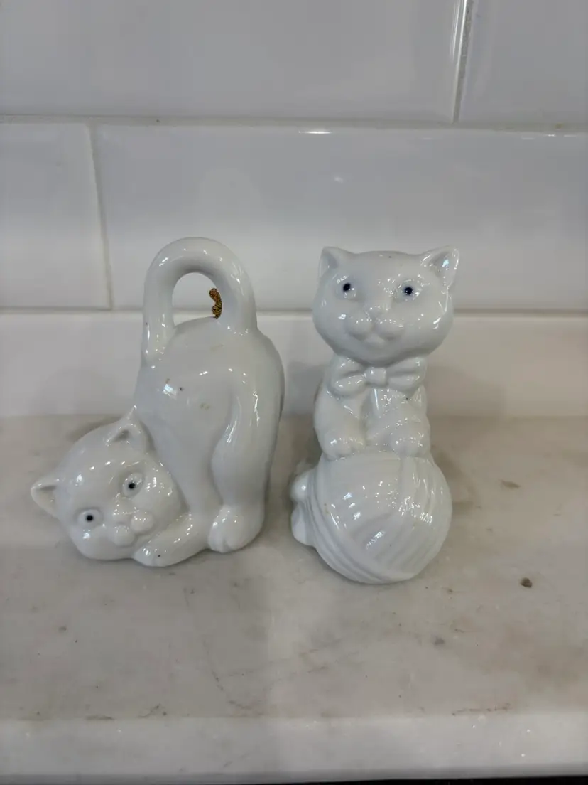 Vtg Porcelain 1982 Spencer  Blue Eyed Cat Bells Set Of 2