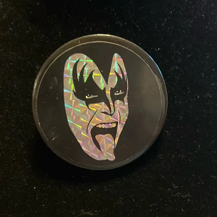 Vintage Iridescent kiss button