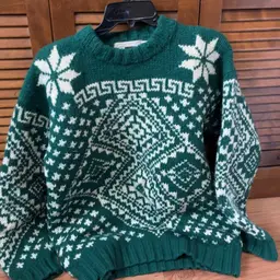 Gap Clothing Co 100% Wool Green And White Sweater