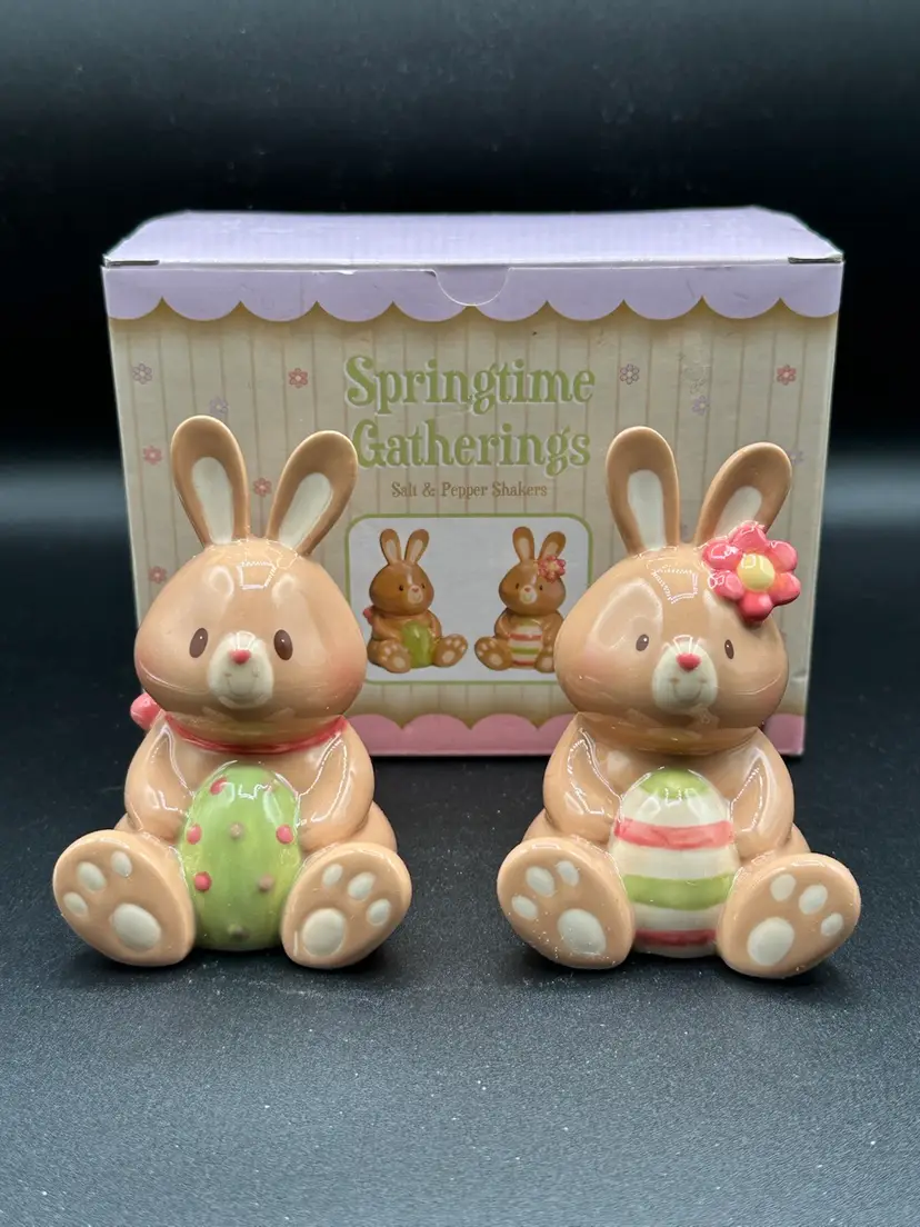 Russ Berrie Easter Ceramic Bunny Salt Pepper Shaker Springtime Gathering NEW set