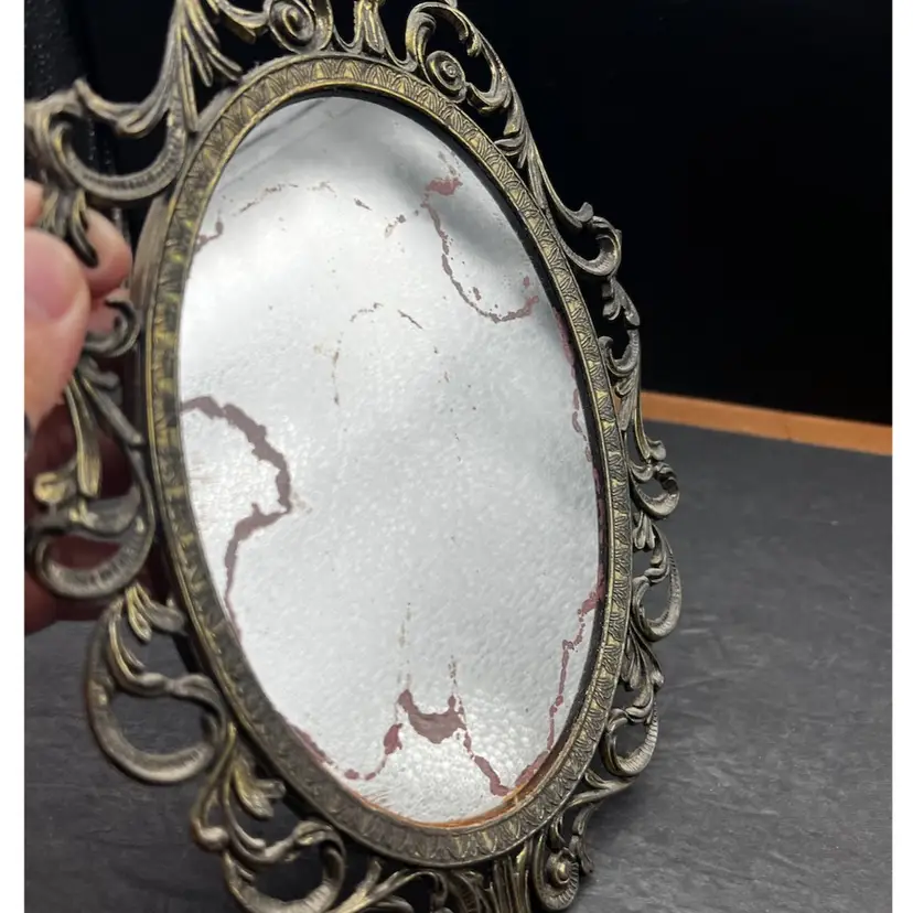 #402B Antique Victorian Oval Mirror Ornate Brass Intricate Filigree Wall Hanging. Made In Italy
Mirror Has Lines Of Oxidizing/Desilvering Adding To It’s Beauty And Charm