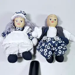 Vtg Amish Boy & Girl Dolls Floral Outfits Composite Faces Shelf Sitters READ