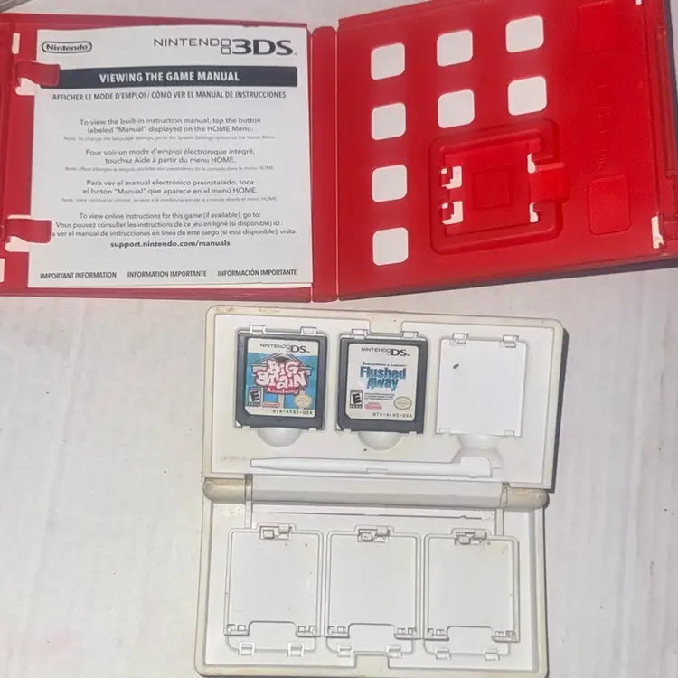 3x Nintendo Games 1x Nintendo 3ds Super Mario Land, 2x Nintendo Ds Flushed Away & Big Brain No Case + Super Mario Maker 3ds CASE ONLY & Nintendo DS 12 Game & 2 Pens Carry Case