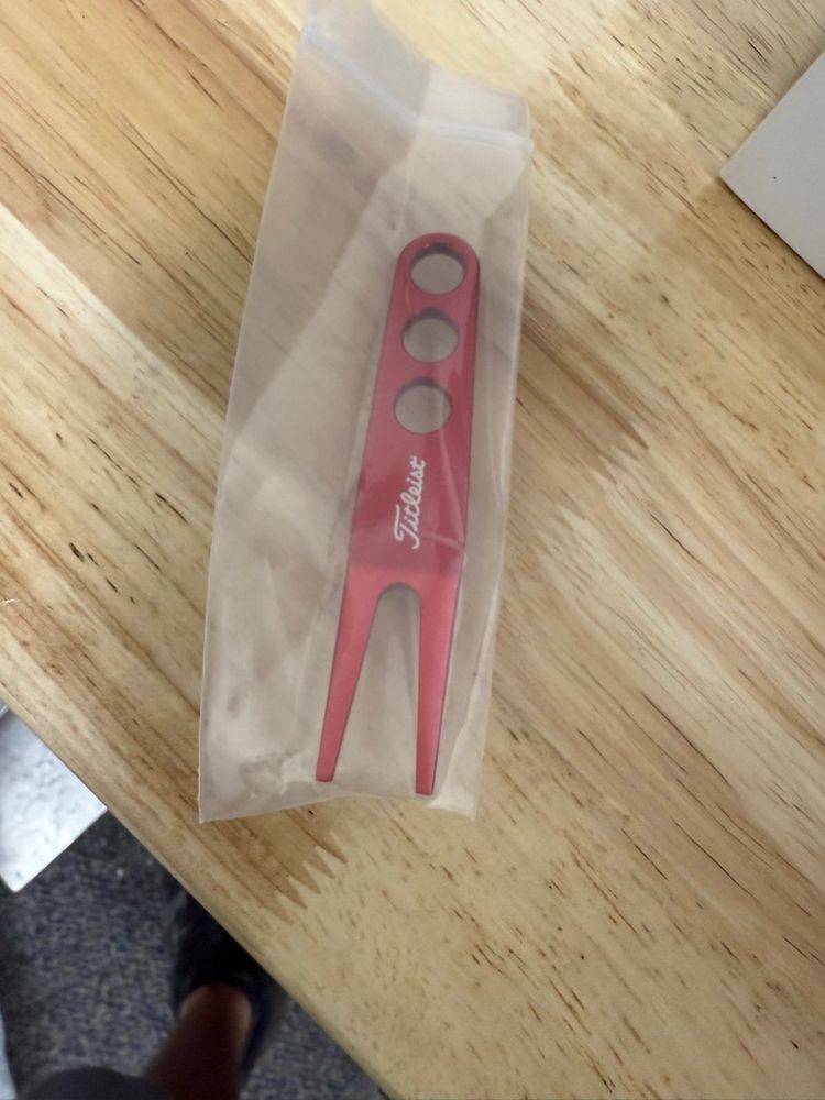 #02 Scotty Cameron Studio Divot Tool Red