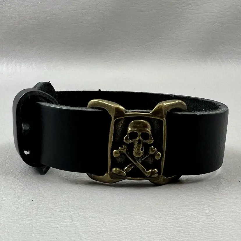 Electric America Hand Made Black Leather Skull Cuff Bracelet Gothic 9"