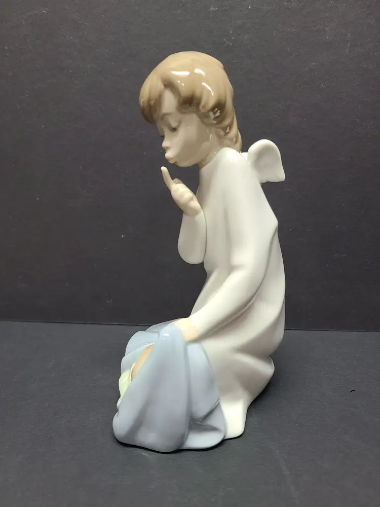 Lladro #4635 Guardian Angel With Sleeping Baby Porcelain Figurine Circa 1971-74