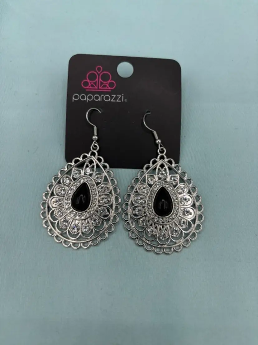 Paparazzi Glamour Grandeur Black Earrings..1J-11