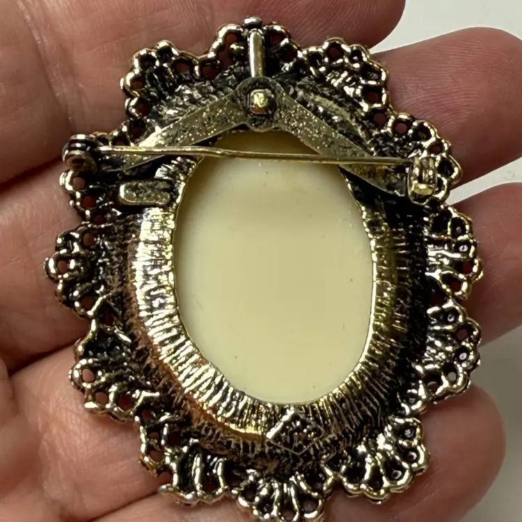 Large Vintage Ivory Toned Cameo Brooch Pin Signed Silver Tone