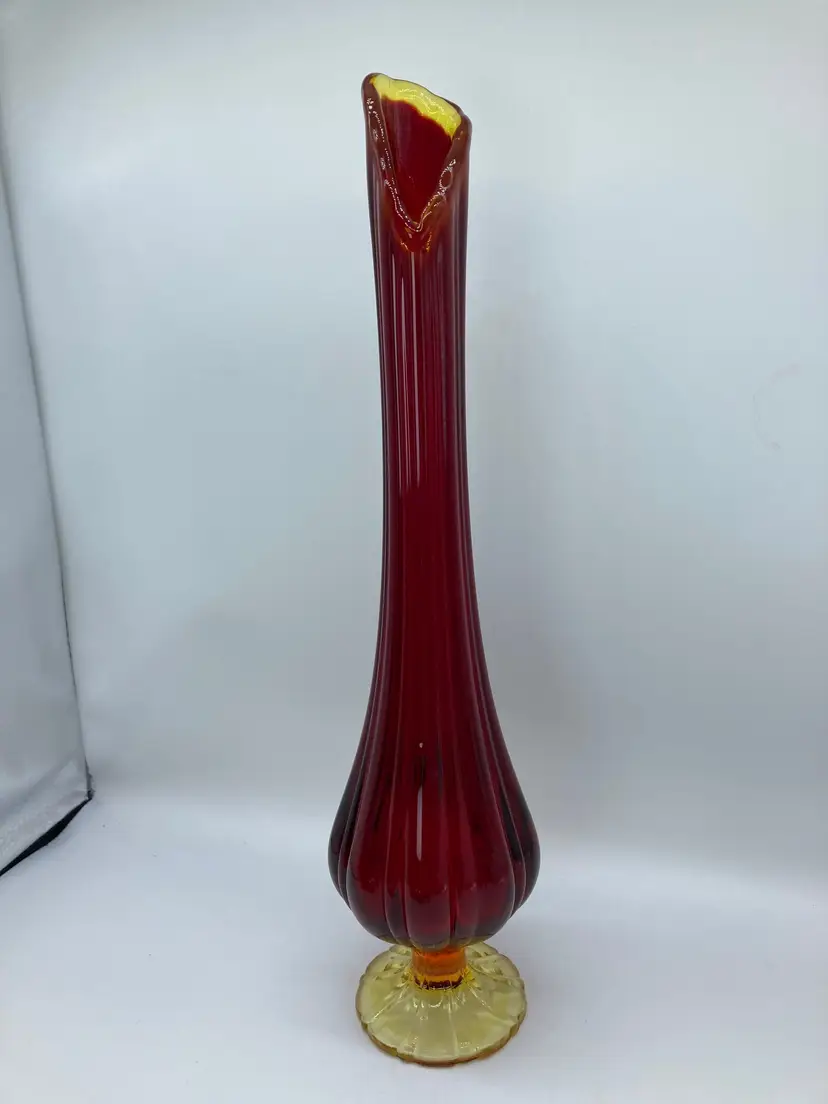 L.E. Smith Amberina Swung Vase Six Petal Pedestal Base Vintage