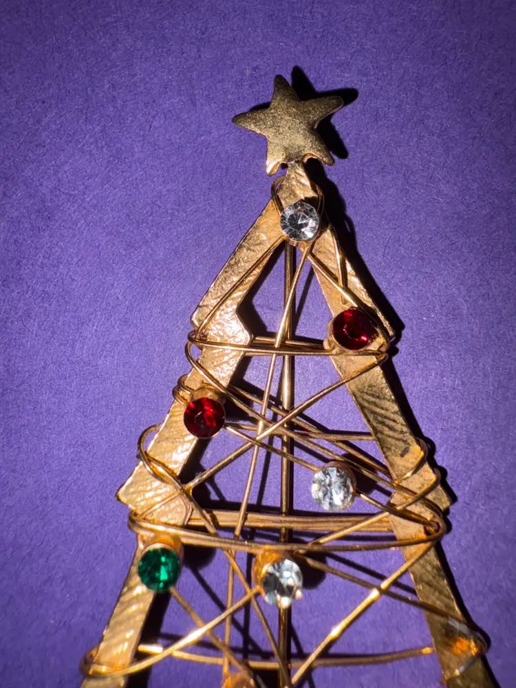 Vintage Gold Tone Christmas Tree Brooch ~ Wire Wrapped With Multicolored Rhinestones